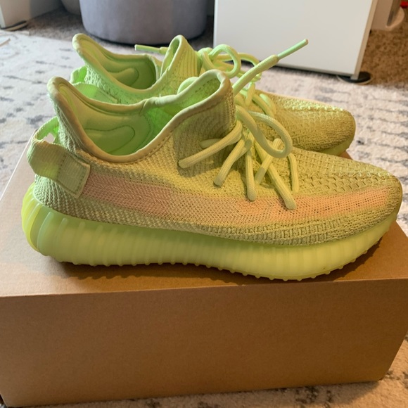 Adidas Yeezy Boost 350 v2 ‘Glow’ - Picture 4 of 6